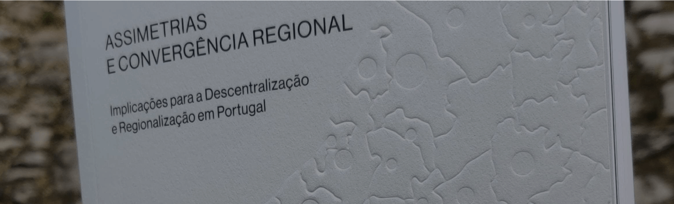 Combined power of dataviz & print for the Commercial Association of Porto
